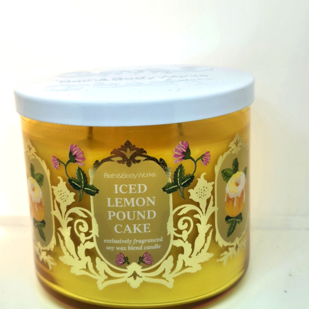 NEW Bath & Body Works Iced Lemon Pound Cake Scented Candle - White